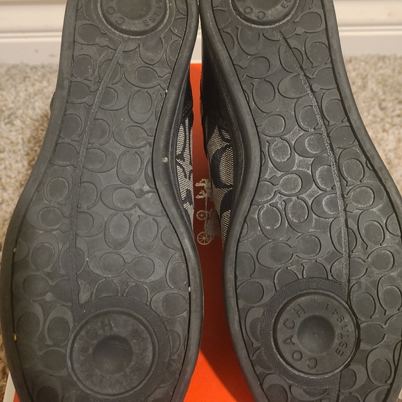 Coach - Picture 7 of 9